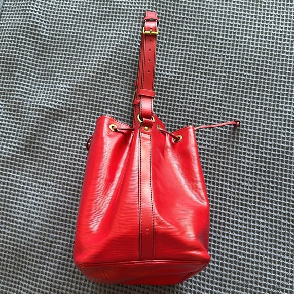 Louis Vuitton Red Epi Leather Bucket Bag in Red - Picture 7 of 11